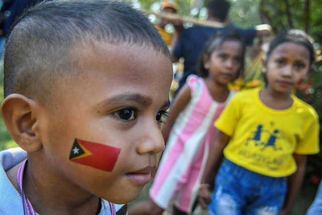 Anak-anak menghadiri peringatan HUT ke-20 Restorasi Kemerdekaan Timor Leste di Istana Kepresidenan Timor Leste, Dili, Jumat (20/5/2022). Foto: ANTARA FOTO/Galih Pradipta