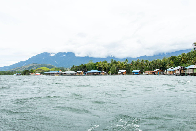rekomendasi hotel di parapat yang menghadap ke danau/foto hanya ilustrasi bukan tempat sebenarnya.sumber foto : unsplash/asson myron.