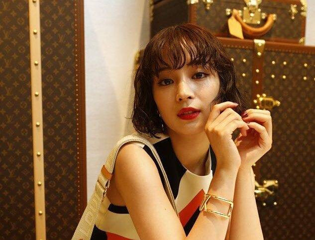 Suzu Hirose. Foto: Instagram/suzu.hirose.official