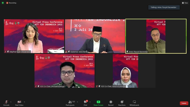 Gubernur DKI Jakarta Anies Baswedan dan Gubernur Jawa Barat Ridwan Kamil dalam Konpres KTT Y20 (2/7/2022).  Foto: Andika Ramadhan/kumparan