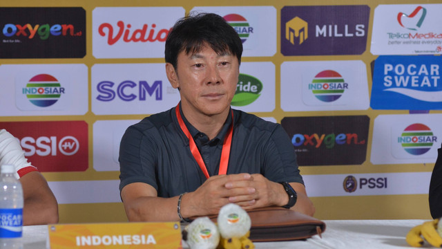 Shin Tae-yong usai laga Timnas U-19 vs Vietnam di Piala AFF U-19, Sabtu (2/7/2022). Foto: Alif Dzaky/kumparan