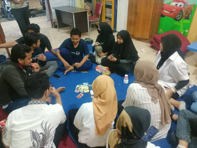 Foto Yusak : Silaturahmi Mahasiswa KKN Tematik dengan Karang Taruna RW 03