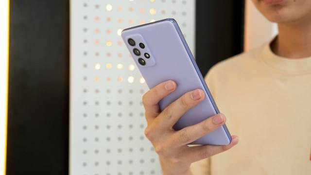 Ilustrasi mengecek LCD Samsung Ori. Foto: Đức Trịnh/unsplash