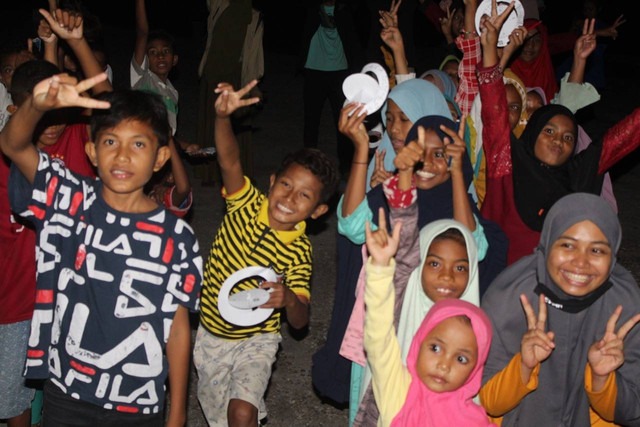 Pelatihan alat peraga NASE yang dilakukan oleh Dosen dan Mahasiswa IKIP Muhammadiyah Maumere di Kelurahan Waipare, Kepulauan Flores, NTT. Foto laman facebook Hamzarudin Hikmatiar diunduh (04/07/22)