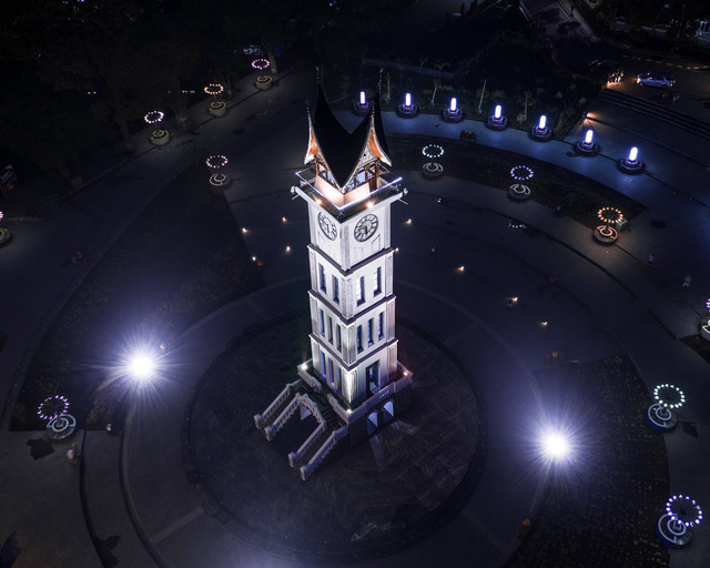 rekomendasi hotel di bukittinggi dekat jam gadang, Foto oleh Rafki Altoberi di Unsplash