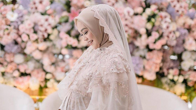 Potret baby bump Ria Ricis. Foto: Instagram.com/riaricis1795