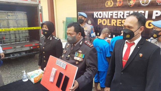 Konpers Polres Bogor terkait penyalahgunaan solar bersubsidi. Foto: Dok. Istimewa
