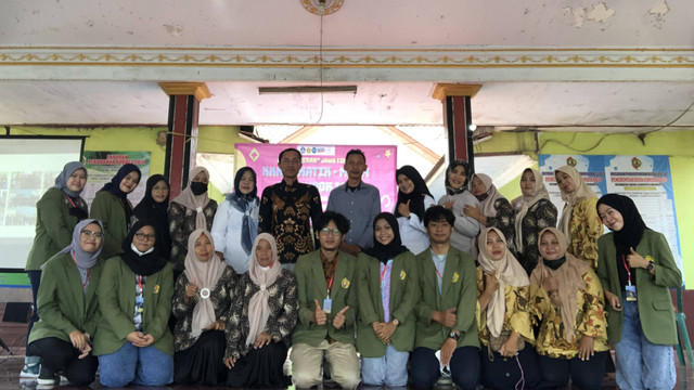 Foto bersama Kepala Desa, Perangkat Desa, Bidan Desa, Kader Posyandu Desa Candiharjo (29/06/2022). [Dokumen Pribadi]