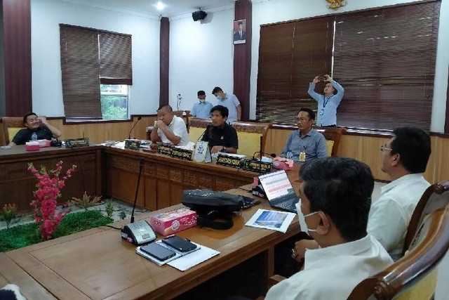 Suasana RDP terkait persoalan perizinan di Batam yang ditangguhkan (Foto: Ist)
