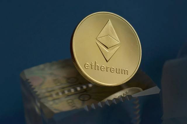 Ilustrasi mata uang digital ethereum. Foto: Pixabay.com