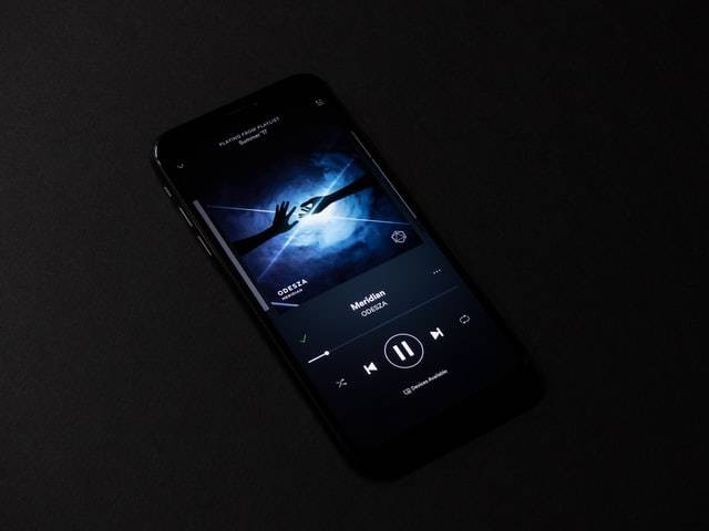Lagu Barat slow yang enak didengar. Sumber: unsplash.com