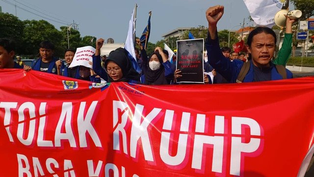 Kupas Tuntas Isi Draf Final RKUHP: Perzinaan hingga Jasa Santet ...
