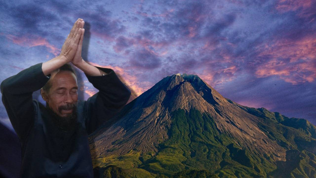 Sesepuh Pahoman Sejati, Ki Rekso Jiwo sedang mempraktikkan cara umat Pahoman Sejati bersembahyang. Foto: Widi RH Pradana. Grafis: Arif UTE