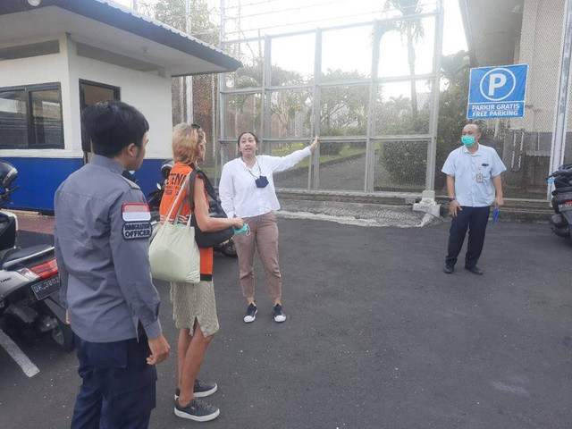 Bule Jerman Daniela Jeromin (52) kini ditempat di Rudenim Denpasar menunggu proses Deportasi - IST