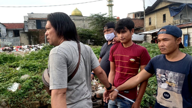 Penggerebekan Kampung Boncos, Jakarta Barat, Rabu (6/7/2022). Foto: Polres Jakarta Barat