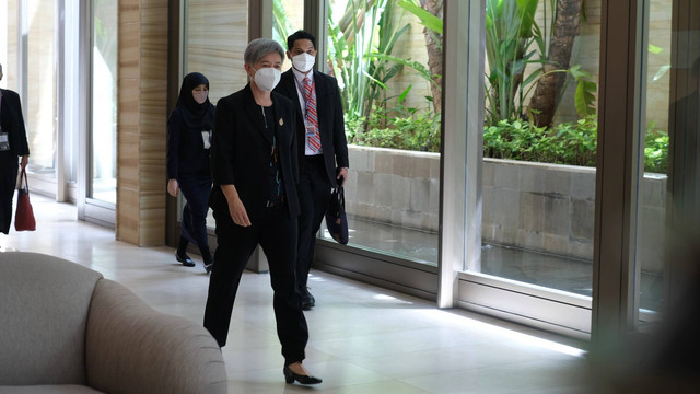 Pertemuan bilateral Menteri Luar Negeri RI Retno Marsudi dan Menteri Luar Negeri Australia Penny Wong di Foreign Ministers Meeting (FMM) G20 di Bali (7/7/2022). Foto: Adityo Karno/Kemlu RI