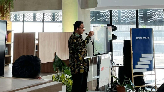 Gubernur DKI Jakarta Anies Baswedan meresmikan perpustakaan Jakarta dan Pusat Dokumentasi Sastra HB Jassin di Gedung Panjang, Taman Ismail Marzuki, Jakarta Pusat, Kamis (7/7/2022). Foto: Haya Syahira/kumparan