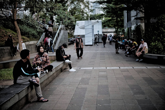 Suasana mobilitas warga di kawasan Dukuh Atas, Jakarta Pusat, Kamis (7/7/2022). Foto: Jamal Ramadhan/kumparan