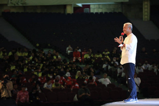 Gubernur Jawa Tengah, Ganjar Pranowo memberikan sambutan saat menghadiri penutupan Pekan Special Olympics Nasional (PeSOnas) 2022 yang digelar di Kota Semarang. Foto: Dok. Istimewa