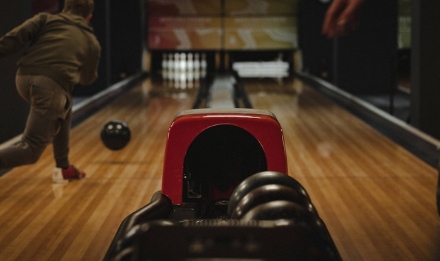 6 Arena Bowling di Jakarta/Foto ini hanya ilustrasi dan bukan tempat aslinya. Sumber: Unsplash/Jorik Kleen