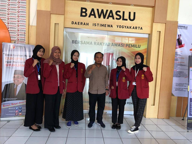 Wawancara dengan Badan Pengawas Pemilu tentang pemilu yang ramah lingkungan. Sumber gambar: Kelompok PKM RSH UMY