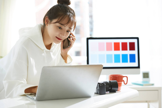 Ilustrasi perempuan bekerja. Foto: K-Angle/Shutterstock