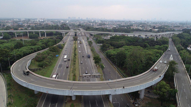 Hutama Karya siap menerapkan sistem bayar tol tanpa berhenti di jalan tol yang dikelolanya.  Foto: Hutama Karya