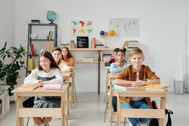 Ilustrasi Contoh Perkenalan Diri Saat Masuk Sekolah untuk Anak SMP. Sumber: pexels.com/Max Fischer