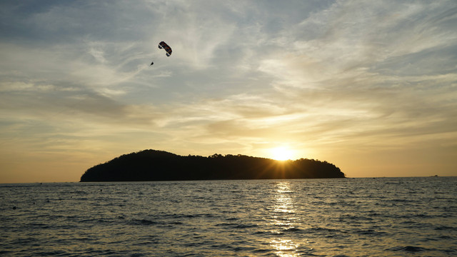5 Rekomendasi Tempat Honeymoon di Malaysia yang Romantis, Foto: Unsplash/Ryaneof
