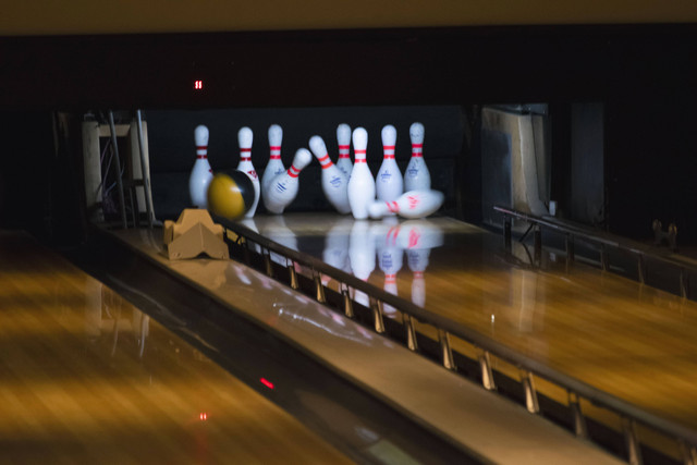 Arena Bowling di Jakarta, Foto/Unsplash/Karla Rivera.