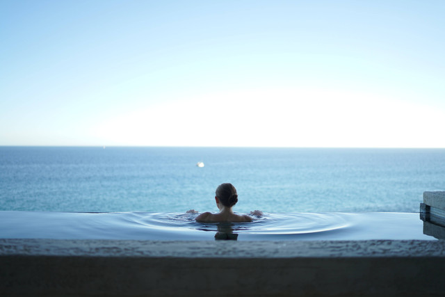 8 rekomendasi hotel dengan infinity pool di singapura/gambar hanya ilustrasi bukan tempat sebenarnya. sumber foto : unsplash/alex bertha.