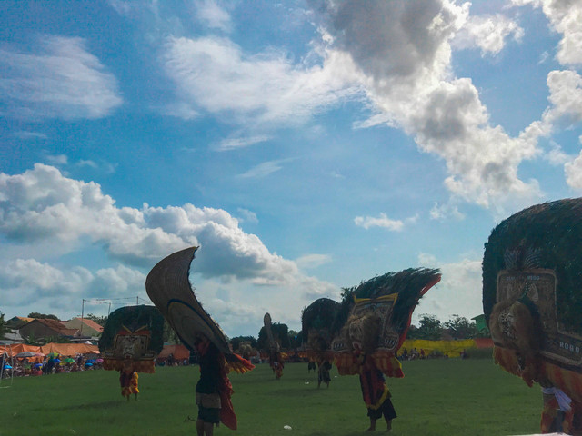 Foto Pertunjukan Tari Reog Ponorogo di lapangan Desa Kedawung by Fena Nur Mustika