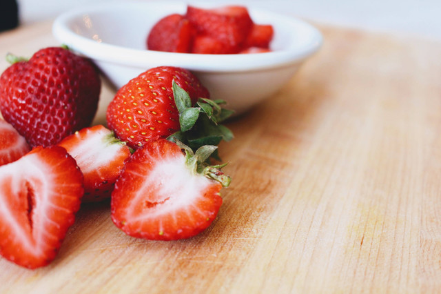 Buah Strawberry. Sumber: Pexles.com/Jenna Hamra
