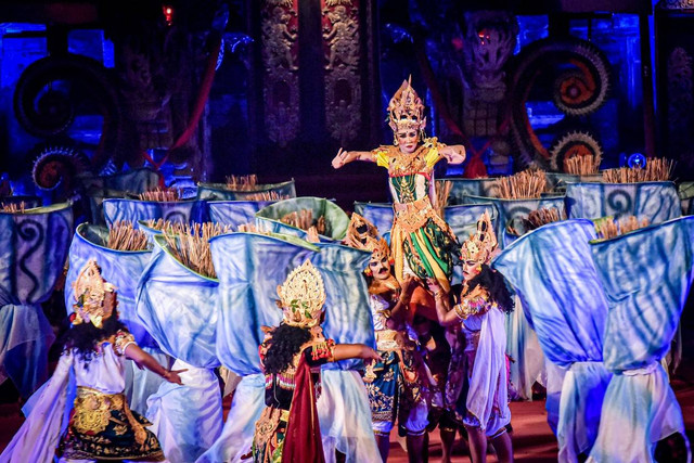 Sendratari dengan lakon “Tirtha Mahottama” garapan SMKN 3 Sukawati berkolaborasi dengan Sanggar Seni Kokar Bali.