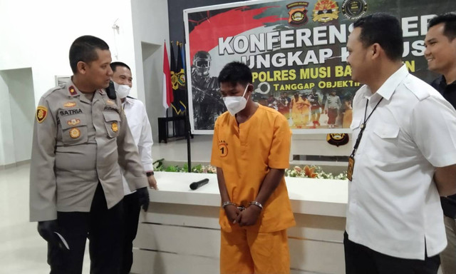 Herfendi alias Hengki saat diamankan di Mapolres Muba. (ist)