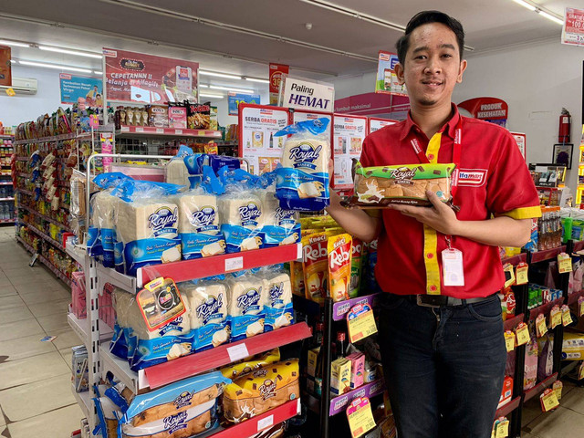 Produk Royal Bakery di Alfamart. Foto: Dok. Istimewa