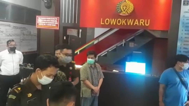 Terdakwa pelecehan seksual pemilik sekolah Selamat Pagi Indonesia (SPI) Julianto Eka Putra dibawa ke Rutan Klas 1 Malang, Senin (11/7/2022). Foto: Dok. Istimewa