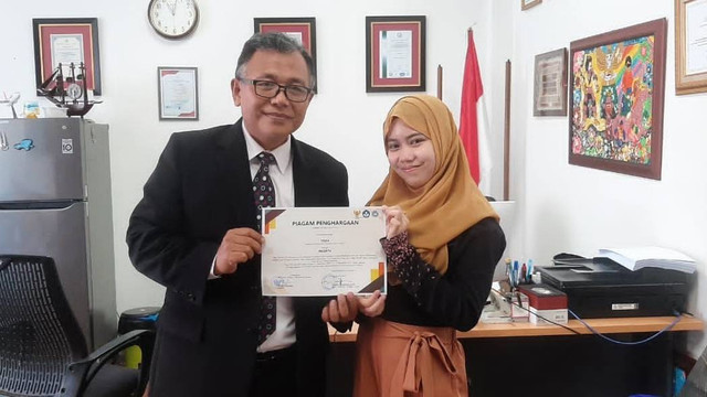 Riska, anak TKI yang dapat beasiswa ke luar negeri. Foto: pusatprestasinasional.kemdikbud.go.id