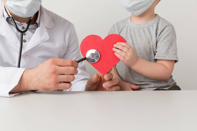 Ilustrasi Menjaga Kesehatan Jantung Anak. Foto: GOLFX/Shutterstock
