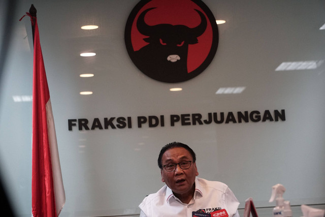 Ketua Komisi 3 Bambang Wuryanto memberikan pernyataan saat konferensi pers di lantai 7, Fraksi PDI Perjuangan, Gedung Nusantara 1 Kompleks DPR, Jakarta, Selasa (12/7/2022). Foto: Jamal Ramadhan/kumparan