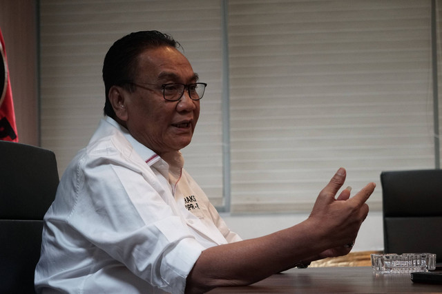 Ketua Komisi 3 Bambang Wuryanto memberikan pernyataan saat konferensi pers di lantai 7, Fraksi PDI Perjuangan, Gedung Nusantara 1 Kompleks DPR, Jakarta, Selasa (12/7/2022). Foto: Jamal Ramadhan/kumparan