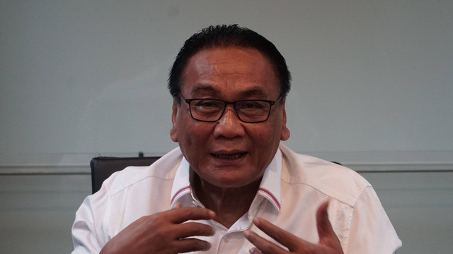 Ketua Komisi 3 Bambang Wuryanto memberikan pernyataan saat konferensi pers di lantai 7, Fraksi PDI Perjuangan, Gedung Nusantara 1 Kompleks DPR, Jakarta, Selasa (12/7/2022). Foto: Jamal Ramadhan/kumparan