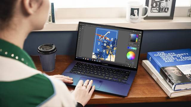 Ilustrasi menggunakan laptop. Foto: Asus
