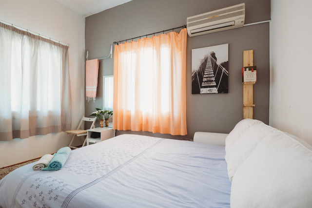 Perbedaan AirBNB dan Hotel/ Foto Ini hanya Ilustrasi dan Bukan Foto Asli, Foto: Unsplash/FiliosSazeides