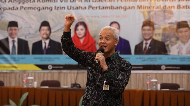 Gubernur Ganjar membuka Bimbingan Teknis Pelayanan Usaha Mineral kepada pemegang izin usaha pertambangan mineral yang digelar di Hotel Gets, Kota Semarang, Selasa (12/7/2022). Foto: istimewa