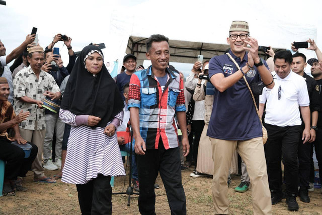 Menteri Pariwisata dan Ekonomi Kreatif/Kepala Badan Pariwisata dan Ekonomi Kreatif, Sandiaga Salahuddin Uno, dalam visitasinya ke Desa Wisata Bukit Arang Lonuo, Kabupaten Bone Bolango. Rabu (13/7/). Foto: Dok istimewa