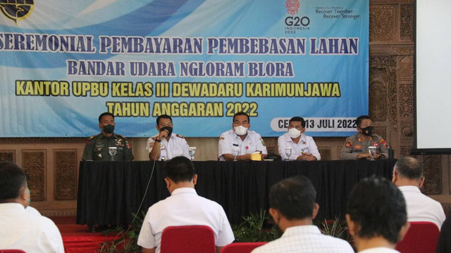 Seremoni pembayaran ganti rugi pembebasan lahan untuk perluasan Bandara Ngloram di Hotel Grand Mega, Cepu, Blora. Rabu (13/07/2022). (foto: dok istimewa)