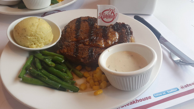 6 Rekomendasi Steak Enak di Jakarta, Foto: Unsplash/Yolanda Djajakesukma