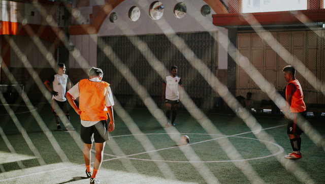 Ilustrasi ukuran lapangan futsal. Foto: Unsplash