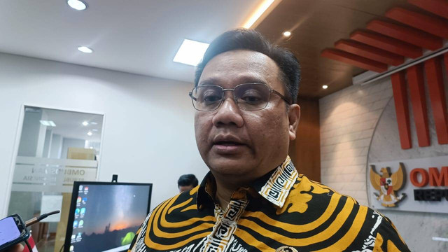 Anggota Ombudsman RI, Yeka Hendra Fatika, dalam konferensi pers, Kamis (14/7/2022). Foto: Ave Airiza Gunanto/kumparan